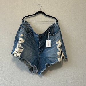 Good American Boyfriend Shorts (Size 24)